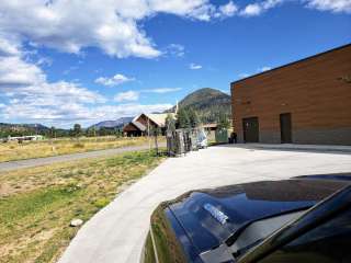 Foothills Lodge and Cabins