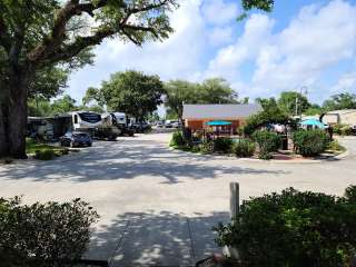 Majestic Oaks RV Resort