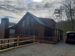 Hiker`s Cabin