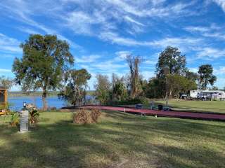 Lake Oklawaha RV Park