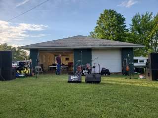 Rustic Lakes Campground