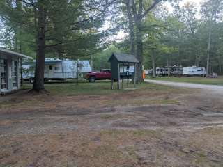 Pickerel Lakeside Campground and Cottages