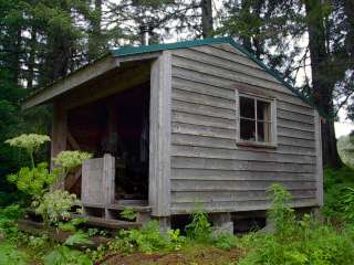 Pinta Cove Shelter Lookout/cabin