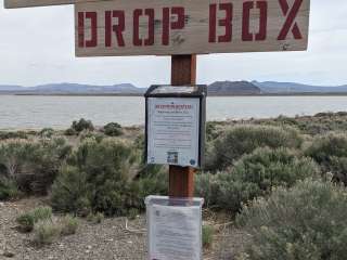 Popcorn Rock Beach / Pyramid Lake