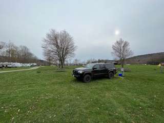 Crazy Acres Campground at Beaver Spring Lake