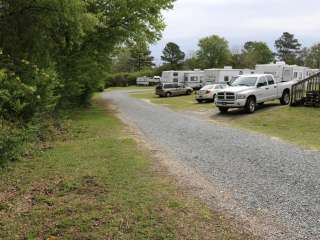 Four Oaks Lodging & RV Resort