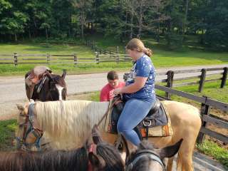 Ben's Happy Trails - Horse Stable & Campground