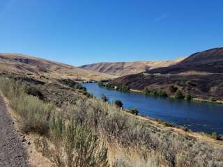 Hike in from Lower Deschutes State Rec Area