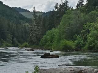 Umpqua National Forest Three C Rock Campground