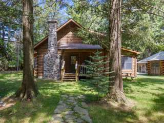 Hunt Lodge Log Cabin | Peaceful Area Near Attractions