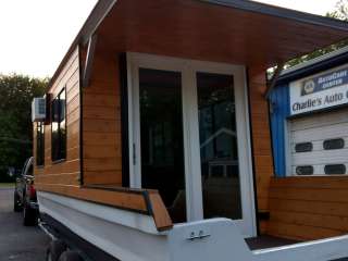 Philly Love Boats at Pier 5 Marina: Urban Glamping