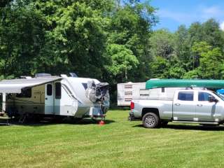 White Thorn Lodge - Family Nudist Campground