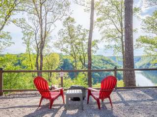 Bear Bluff Retreat above Center Hill Lake