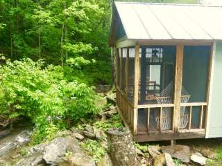 Natures Inn Hostel & Cabins