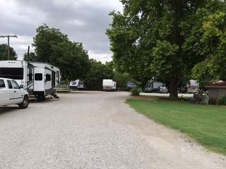 Glen and Myras Lodge and RV Park