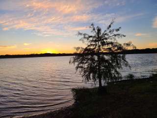 Lake Holbrook Park - West