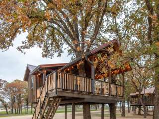 The Chickadee Treehouse 15MIN to Magnolia & Baylor