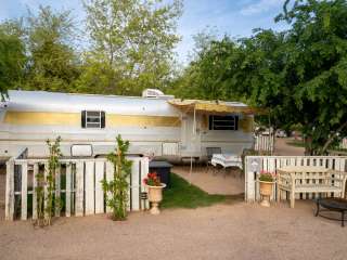 The Cozy Peach at Schnepf Farms