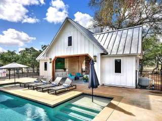 Black Canyon Wimberley Farmhouse Cottages & Luxury RV Park