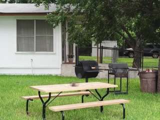 Frio Canyon Inn & RV Park