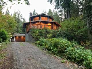 Mt. Baker Lodging - Cabin #13 - HOT TUB, FIREPLACE, W/D, D/W, BBQ, PETS OK, SLEEPS-8!