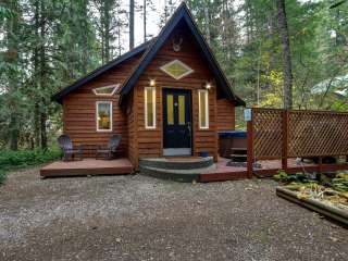 Mt. Baker Lodging - Cabin #16 - HOT TUB, FIREPLACE, W/D, D/W, BBQ, PETS OK, SLEEPS-4!