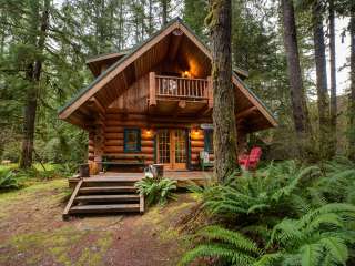 Mt. Baker Lodging - Snowline Cabin #10 - Log Home - Sleeps 8