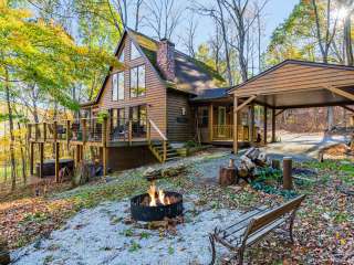 Private Creek, Huge Deck, Hot Tub at Chalet Cabin