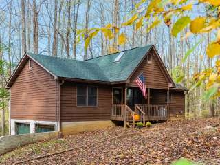 Hot Tub, Deck/Grill, Game Room, WiFi at Cute Cabin