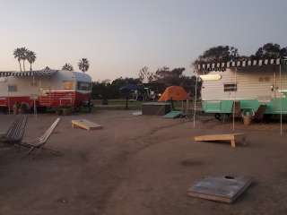 San Clemente SB (Holidays Vintage Trailers)