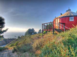 Treehouse Lodge