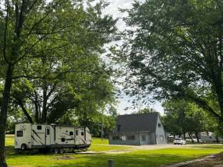 Crossroads RVs and Cabins