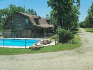 Topeka Hilltop Campground